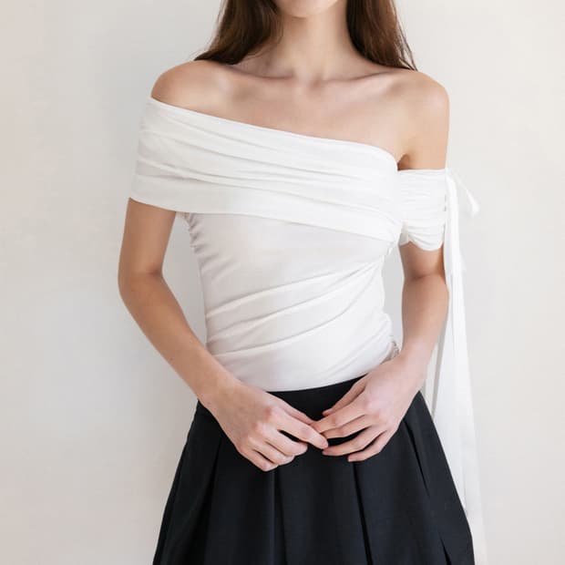 더티스 오프숄더 