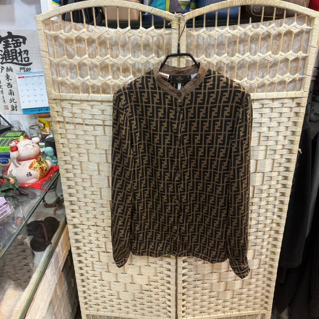 66 정품 펜디 주카 셔츠 팝니다