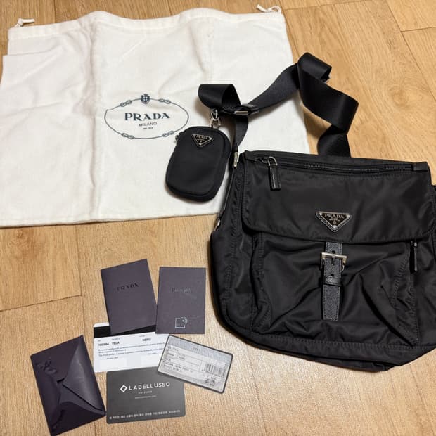 프라다 벨라 삼각로고 포켓 숄더백 (1BD994 RV44 F0002)