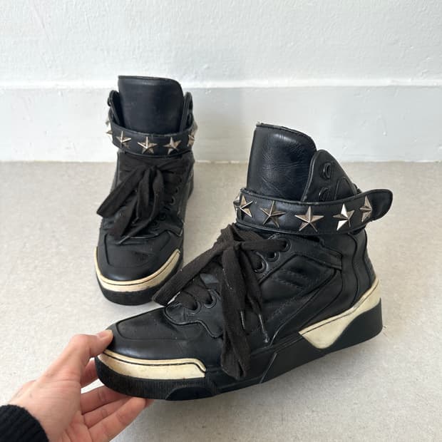 지방시 타이슨 블랙 스타 스터드 하이탑