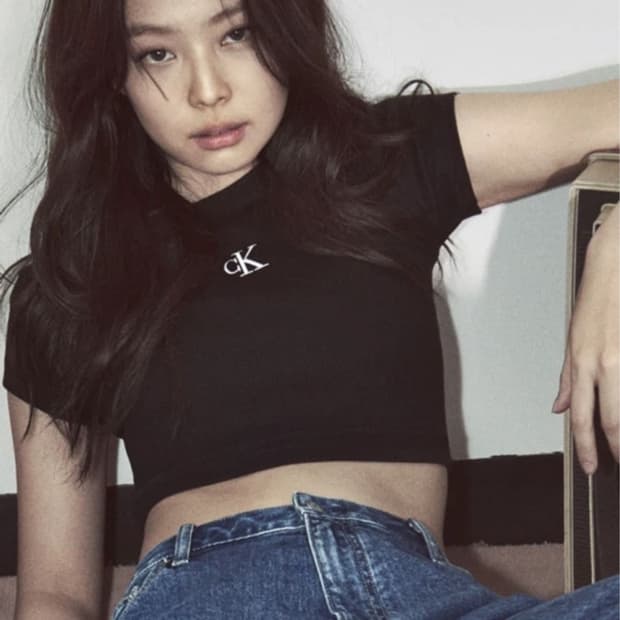 급처) 캘빈 클라인 립 크롭 슬림핏 티셔츠 CK 블랙
