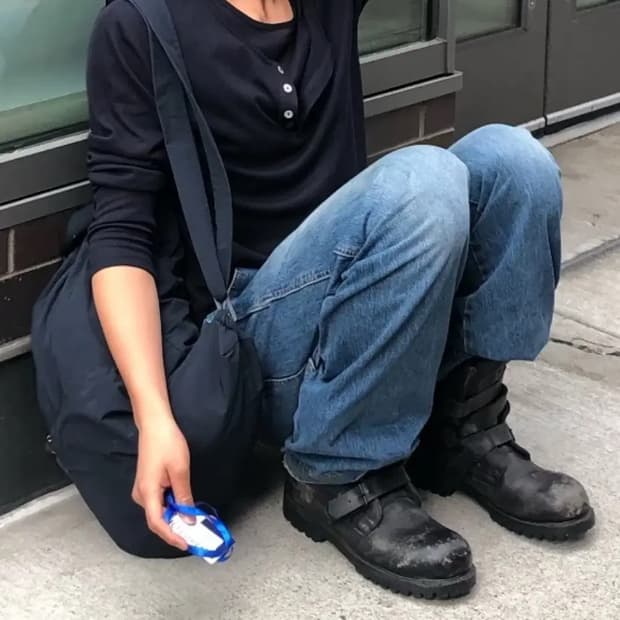 윈더 SLANTED RAW TURN-UP JEANS Deep Blue