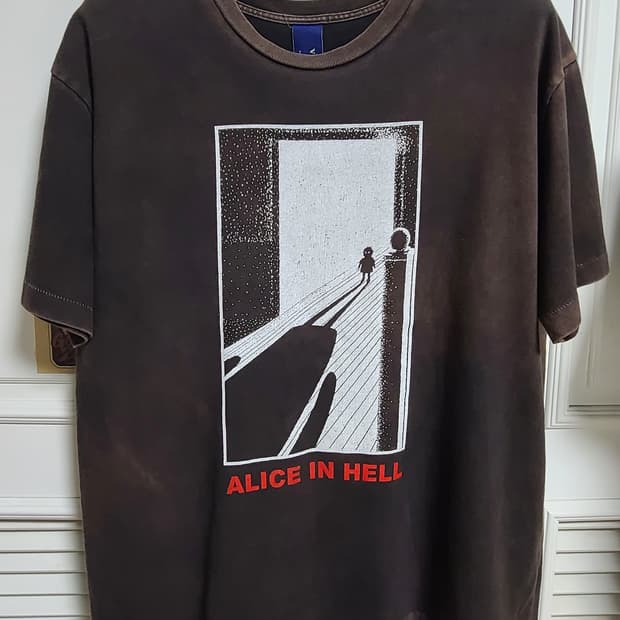 앨리스 인 헬 빈티지한 반팔티