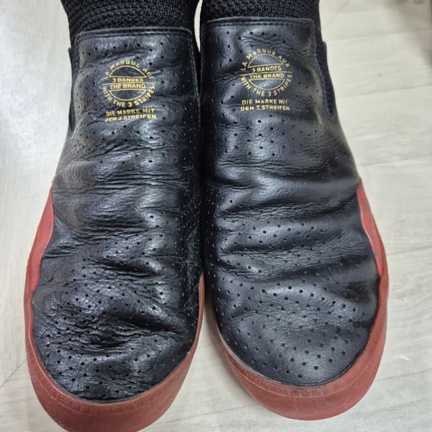 정품 아디다스 Na Kel 블랙스칼렛 스케이트보드화