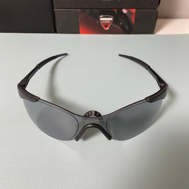 Oakely zero 0.4 squared