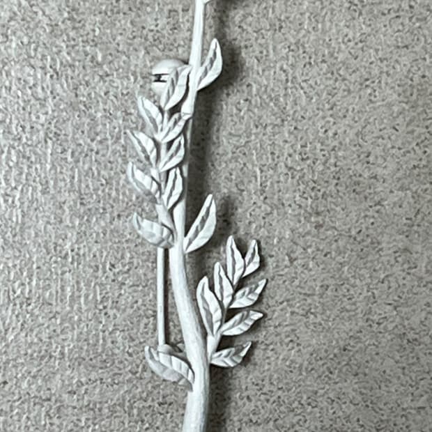 Stu 나뭇가지 브로치 화이트 판매합니다.