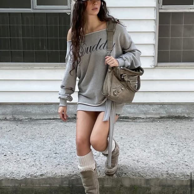 (미개봉 새상품) 블랙업 치피 보트넥 프린팅 긴팔티 (멜란지그레이)