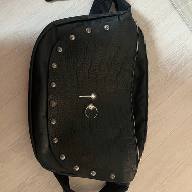 떠그클럽 메신저백