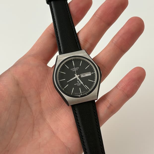80s CQ black dial silver quartz 
