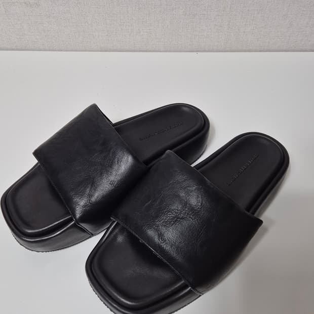 로맨틱무브 x 깡스타일리스트 레더 슬리퍼