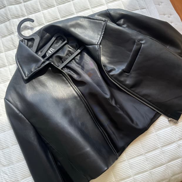 Zara 블랙 레더 숏자켓 S