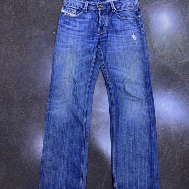 디젤 라키 빈티지 데미지 워싱 레귤러 스트레이트핏 데님팬츠 32