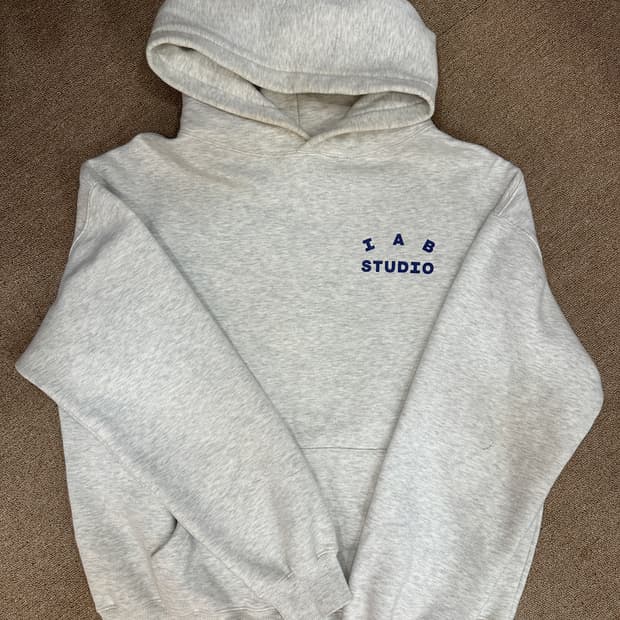 IAB STUDIO 아이앱 스튜디오 후드티 라이트그레이