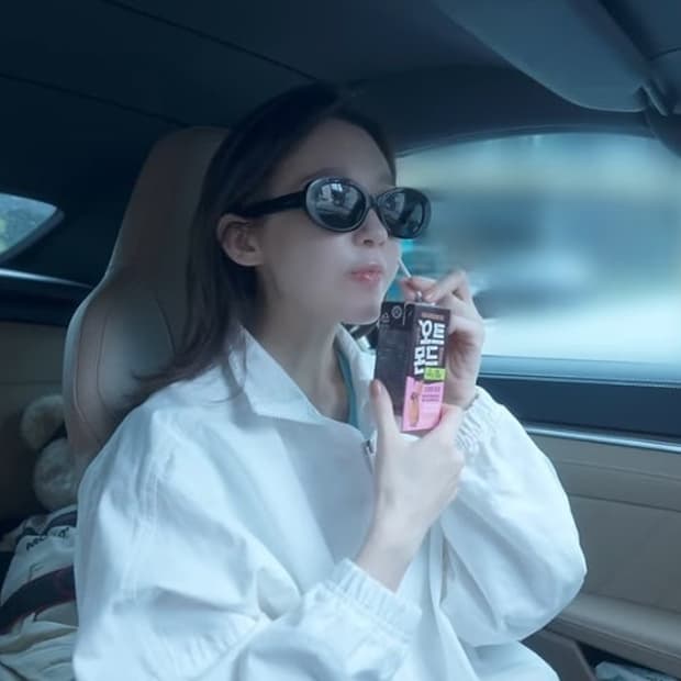 강민경 산드로 선글라스