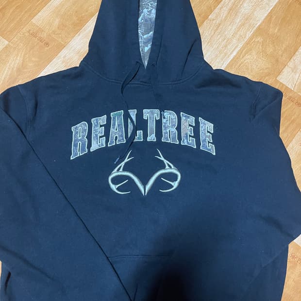 리얼트리 후드티