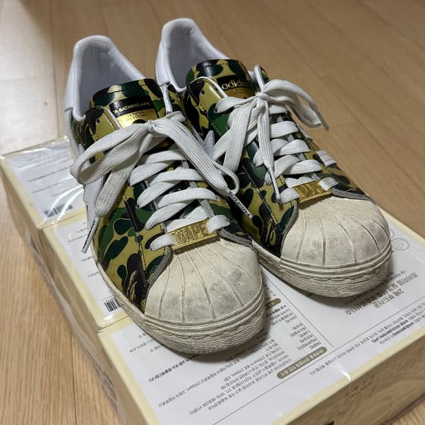 아디다스 베이프 슈퍼스타 260사이즈 판매 합니다.