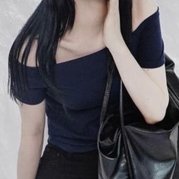 맹채연 티주 teezu 오프숄더 나시 민소매 네이비 크롭 몸매보정 반팔
