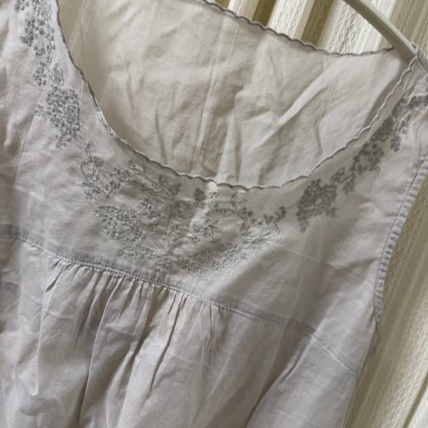 빈티지 모리걸 자수 디테일 슬리브리스