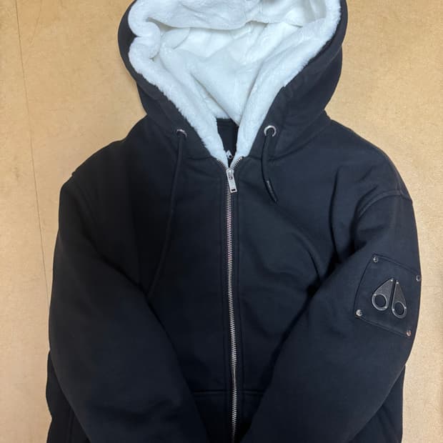 무스너클 버니스웨터