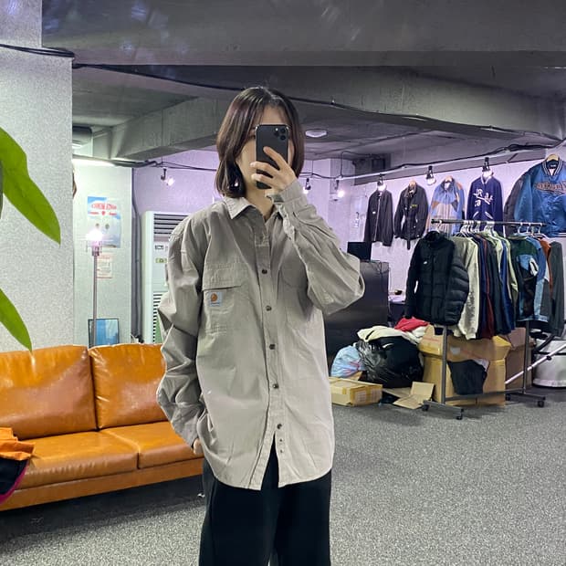 칼하트 패치로고 투포켓 베이지 셔츠 B3159