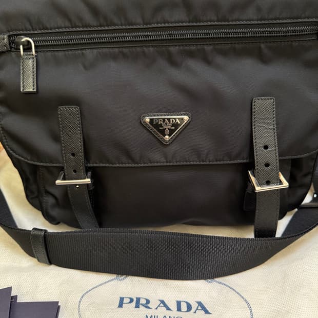 프라다 포코노 메신저 크로스백 새상품급 풀구성