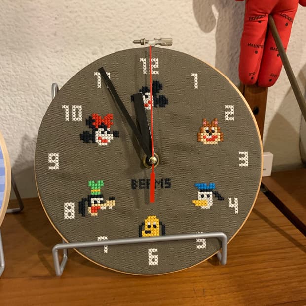 빔즈 디즈니 자수 벽걸이 시계