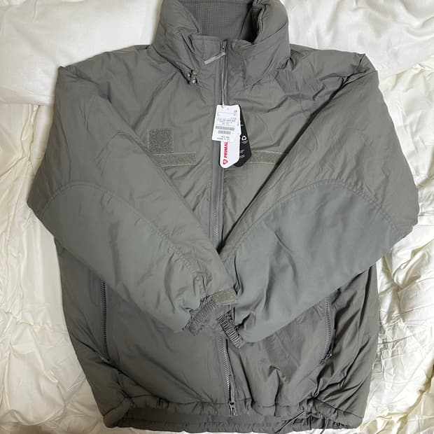 프릭스스토어 레벨7 프리마로프트 자켓 M 사이즈 판매합니다 