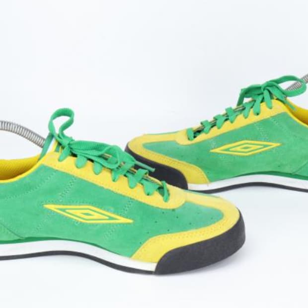 엄브로 스니커즈