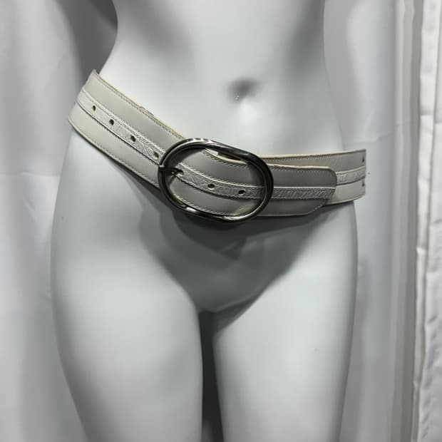 화이트 레더벨트