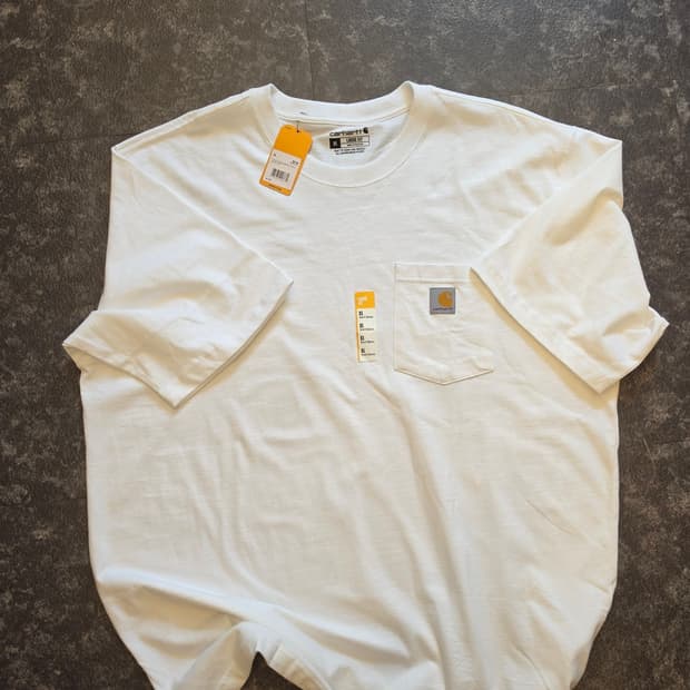 칼하트(Carhartt) 화이트 루즈핏 포켓 반팔 티셔츠