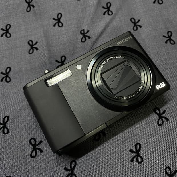 ✨원영픽✨풀박- ricoh r8 검정 디카 미품