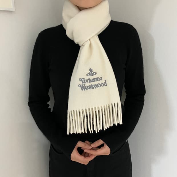 비비안웨스트우드 울머플러 아이보리
