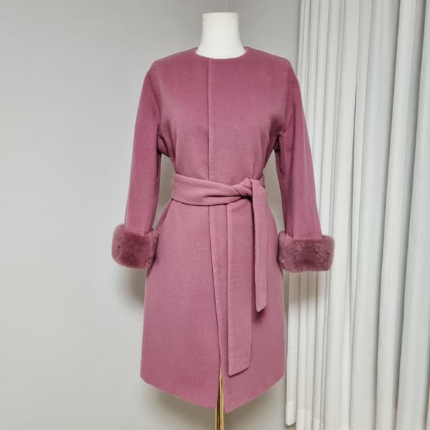 모조에스핀 울100% (캐시미어10% 혼방) 밍크소매 코트 (55)