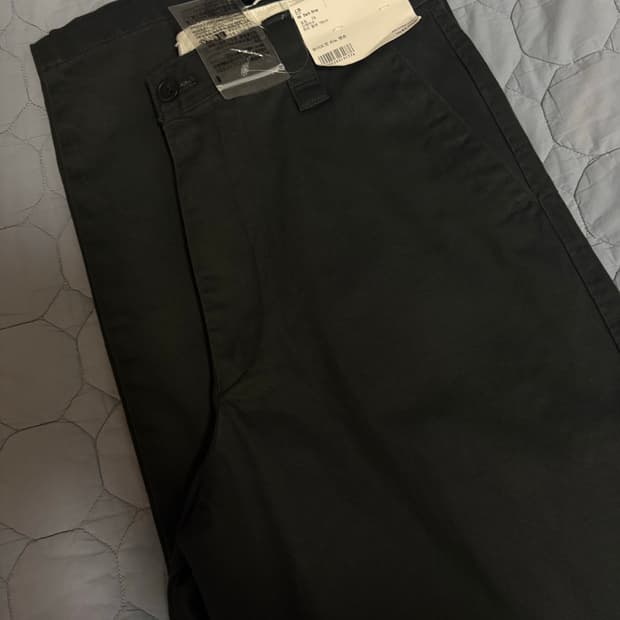 유니클로 와이드핏 치노팬츠 다크그레이