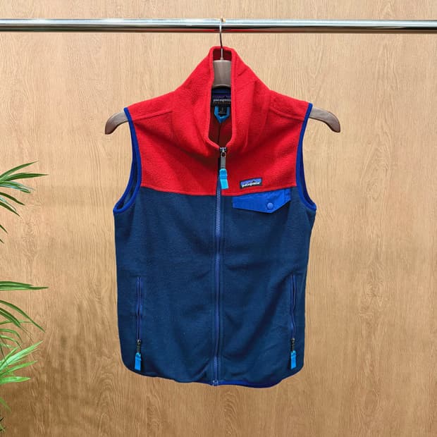 파타고니아 신칠라 플리스 집업 베스트 플립 포켓 디테일 레드 네이비