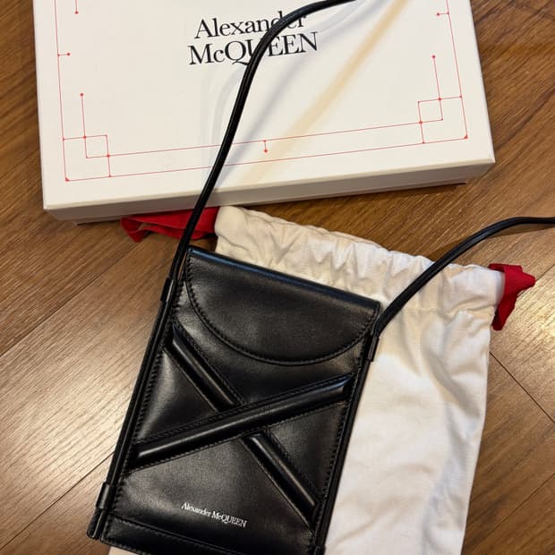 알렉산더 맥퀸 폰 홀더 파우치