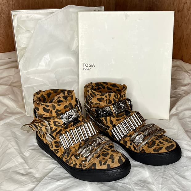 토가풀라 레오파드 메탈 버클 하이탑 스니커즈