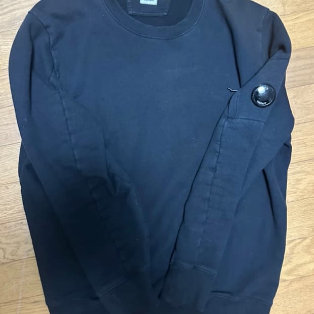 cp컴퍼니 렌즈 롱슬리브 맨투맨