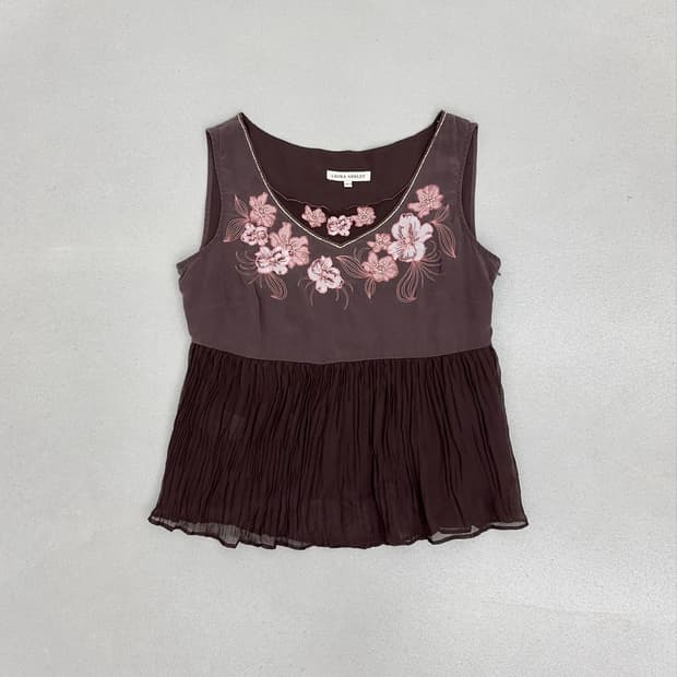 LAURA ASHLEY 슬리브리스