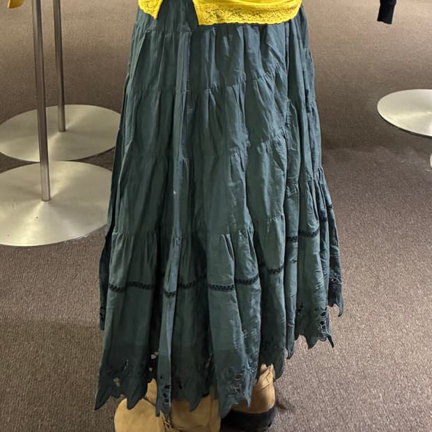 OS)Japanese vintage 여성 꽃 펀칭 디테일 롱스커트(이염)