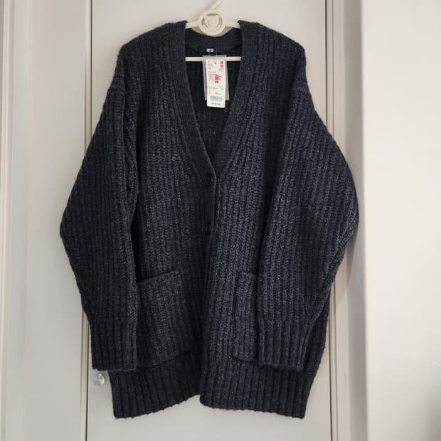 유니클로 로우게이지 브이넥 가디건