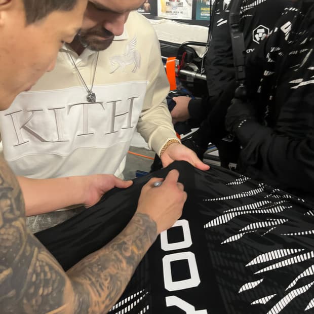 UFC 베넘 유주상 친필사인 티셔츠