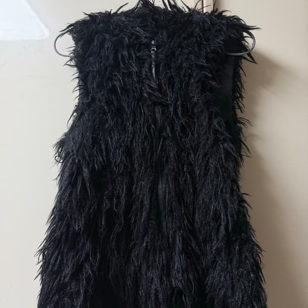 fur hood zipup vest