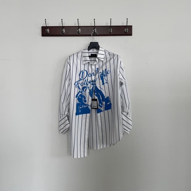 새상품 타임 흰색 스트라이프 프린팅 오버핏 셔츠