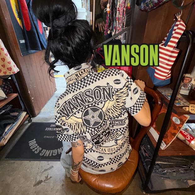 밴슨 자수 스트라이프 대대장 피케 니트 티셔츠 