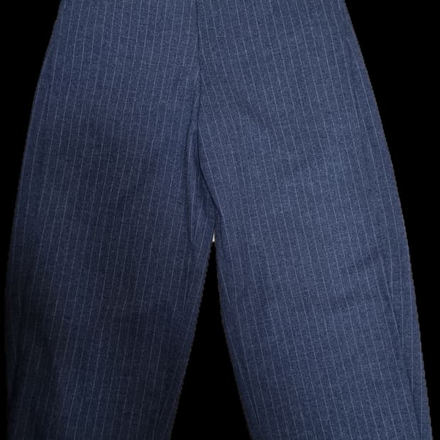 해칭룸 와이드 커브 트라우저 스트라이프 차콜