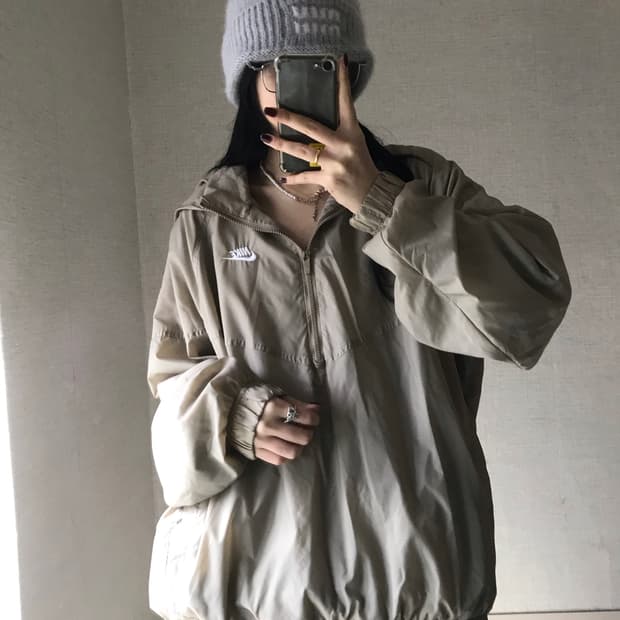 나이키 베이지 바람막이 반집업
