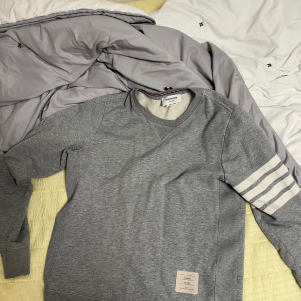 톰브라운 맨투맨 그레이