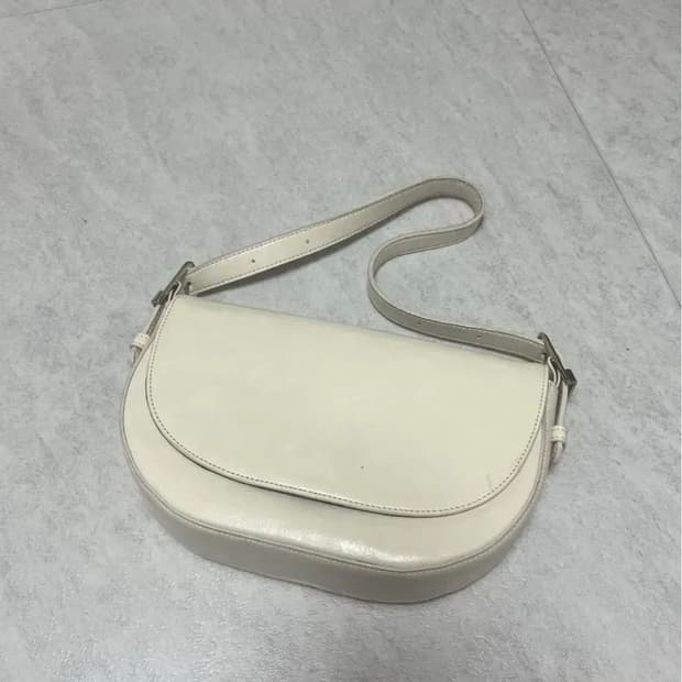 레더 숄더백 아이보리