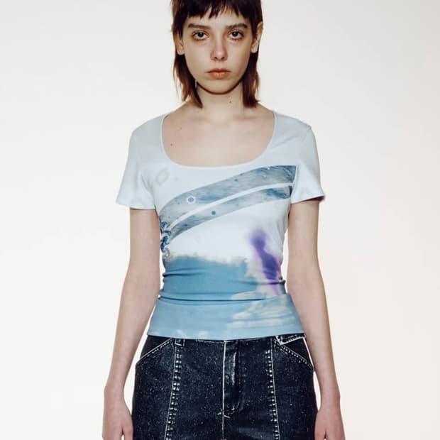 오픈와이와이 DAWN GRAPHIC U-NECK TOP (IVORY)